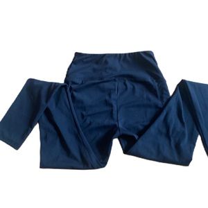 Hollister one pocket black leggings